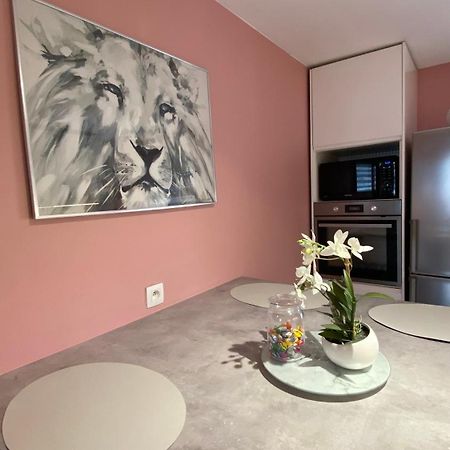 Next2Airport - Appartement House Of Lions Ransart Exterior photo
