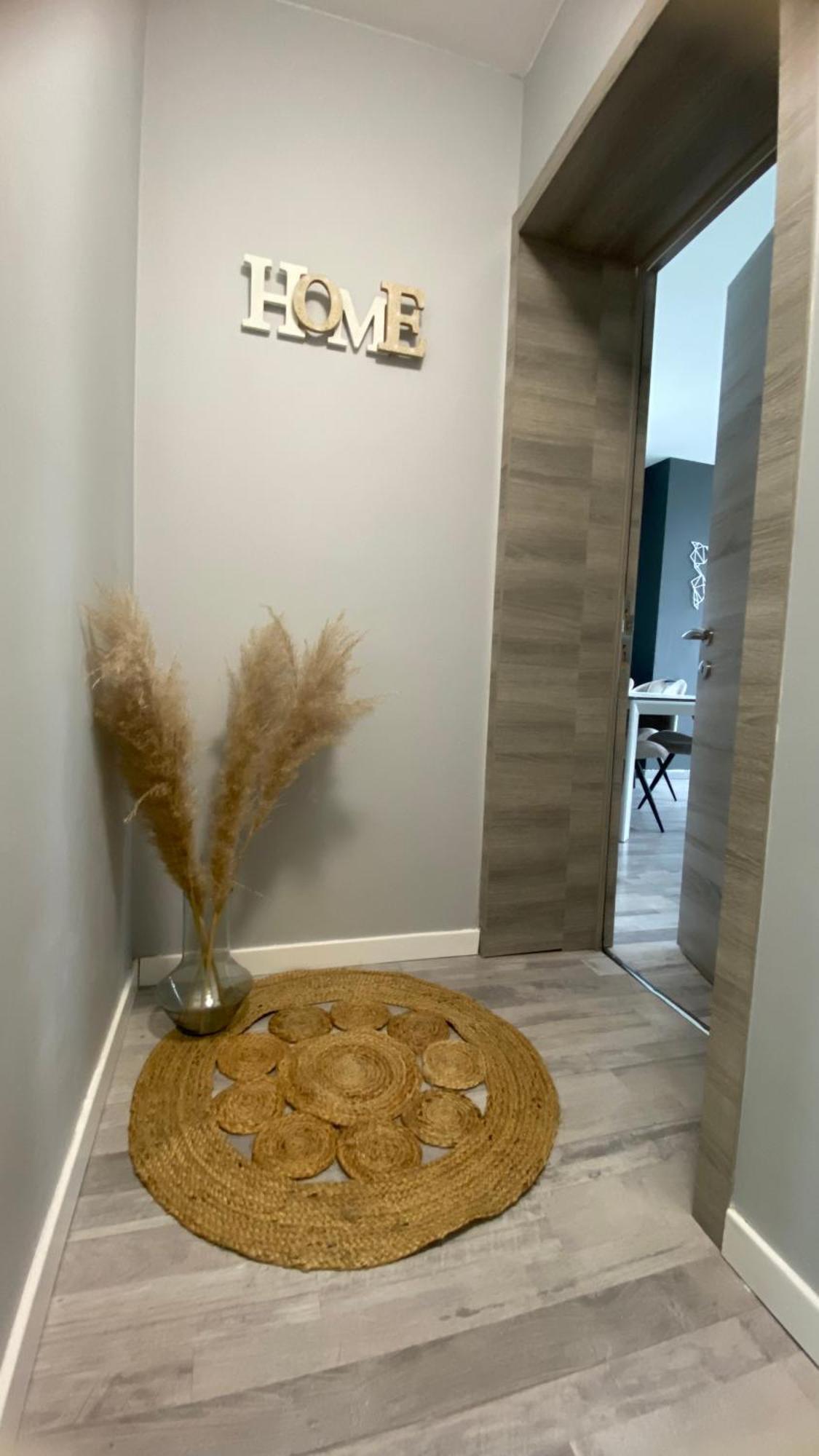 Next2Airport - Appartement House Of Lions Ransart Exterior photo